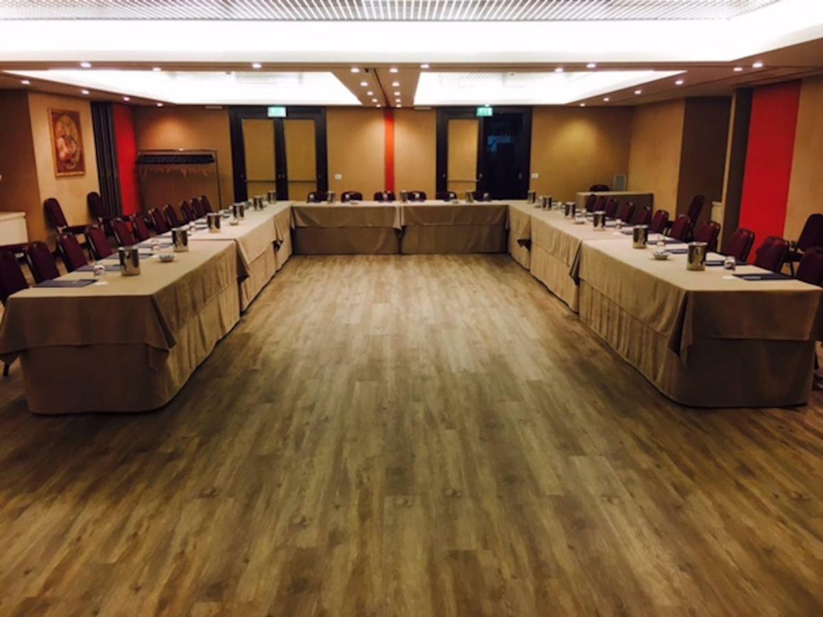 Principi di Piemonte | UNA Esperienze Torino Esterno foto The 2016 conference of the International Association of Students in Economics